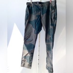 Volcom 32 cargo military relaxed pants